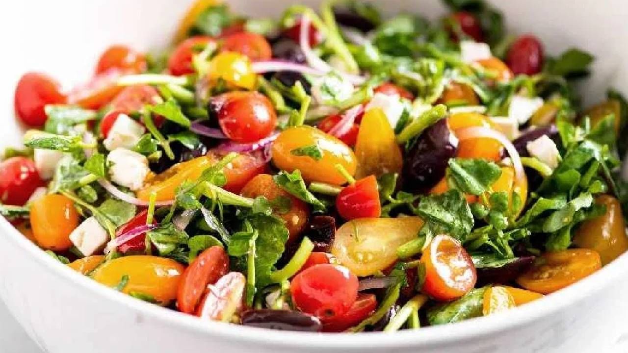 तुम्ही दररोज आहारात सलाडचे सेवन करतात? जाणून घ्या आयुर्वेदाशी संबंधित महत्त्वाच्या गोष्टी तुम्ही दररोज आहारात सलाडचे सेवन करतात? जाणून घ्या आयुर्वेदाशी संबंधित महत्त्वाच्या गोष्टी