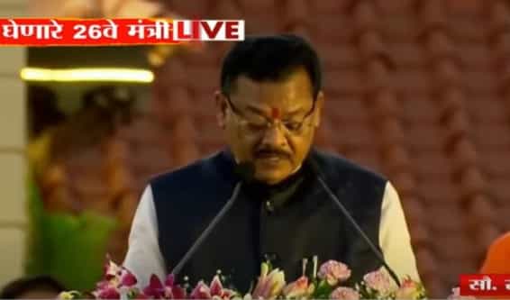 उपमुख्यमंत्री एकनाथ शिंदे यांच्या अंत्यत जवळच्या असलेल्या आणि गेल्यावेळी मंत्रीपद न मिळालेल्या आमदार संजय शिरसाट यांनी रविवारी नागपूर कॅबिनेट मंत्री पदाची शपथ घेतली आहे. संभाजीनगर पश्चिम विधानसभा मतदार संघाचे ते प्रतिनिधीत्व करतात. शिंदे यांच्या पक्षाचे प्रवक्ते म्हणून त्यांनी चांगली मीडियासमोर नेहमीच बाजू मांडल्याचे फळ त्यांना मिळाले आहे.