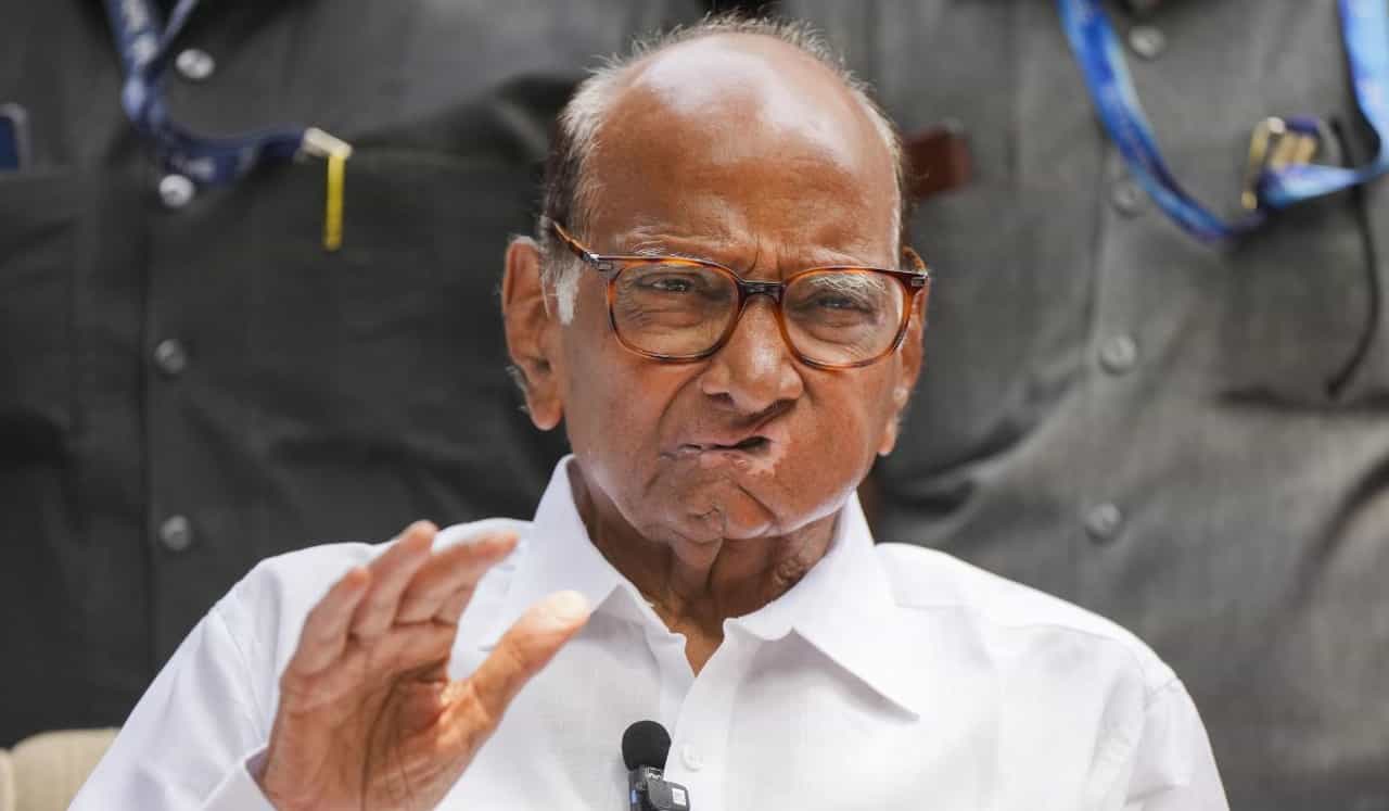 Sharad Pawar : 'सांगा काय चुकलं?,' देवेंद्र फडणवीसांच्या 'त्या' सल्ल्यावर शरद पवारांचा थेट सवाल