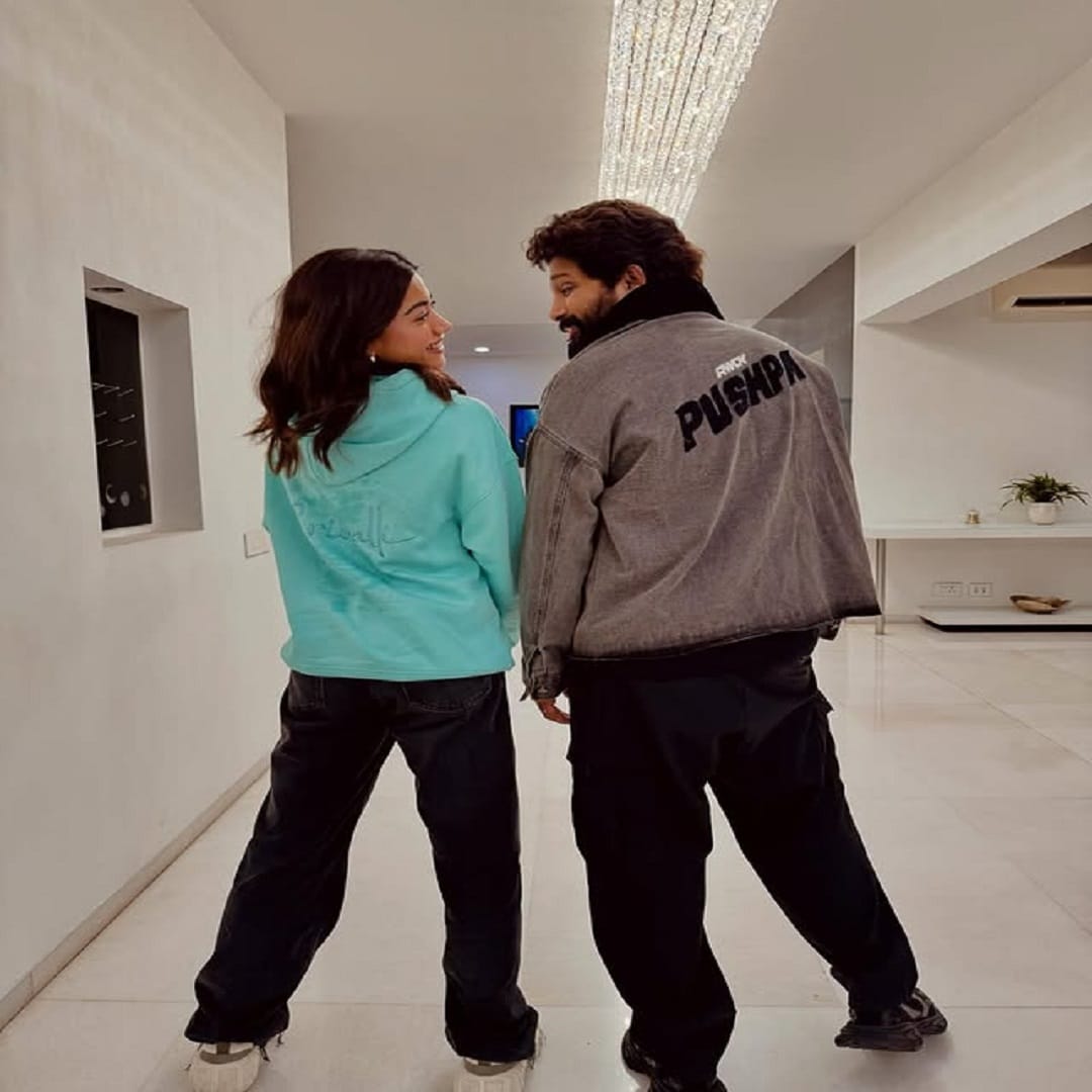 गुरुवारी प्रदर्शित झालेला 'पुष्पा 2' सिनेमा बॉक्स ऑफिसवर हीट ठरत आहे. चाहत्यांनी देखील सिनेमाला भरभरुन प्रेम दिलं आहे. त्यामुळे येत्या दिवसांमध्ये सिनेमा किती कोटी रुपयांचा गल्ला जमा करेल पाहण महत्त्वाचं ठरणार आहे.