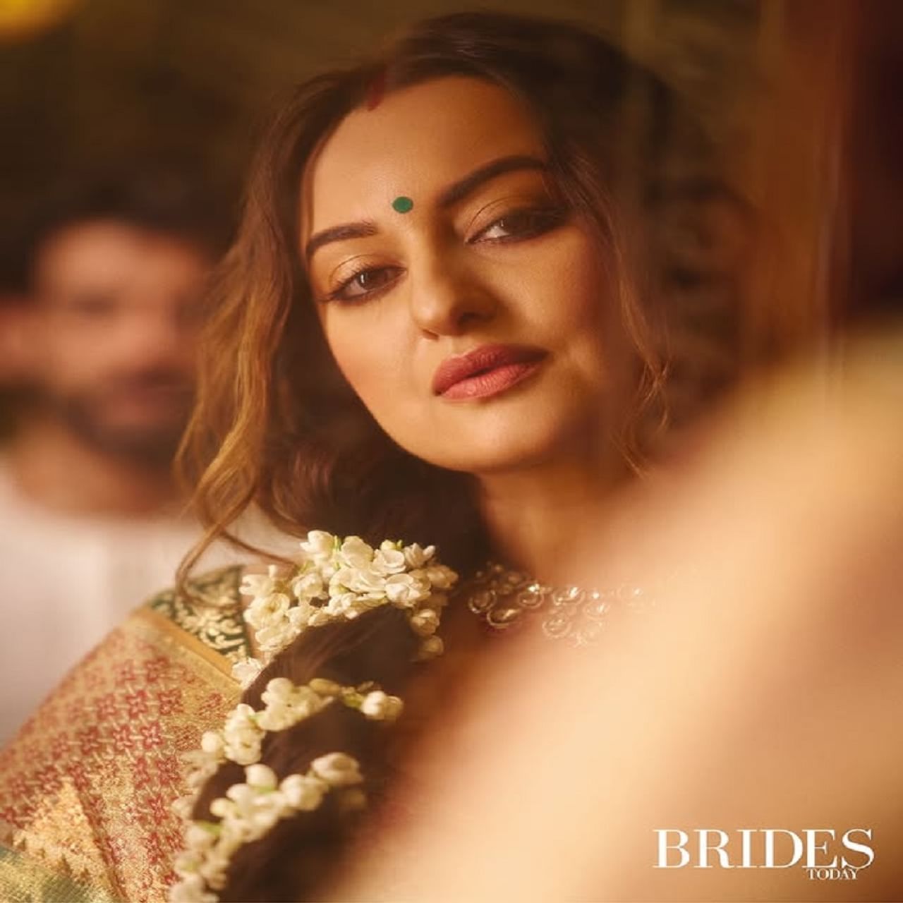 सोनाक्षी सिन्हा कायम सोशल मीडियावर फोटो पोस्ट करत असते. आता देखील अभिनेत्रीने स्वतःचे काही फोटो सोशल मीडियावर पोस्ट केले आहेत. 