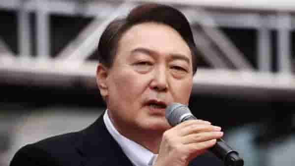 South Korea News : गदारोळानंतर दक्षिण कोरियाचे राष्ट्राध्यक्ष झुकले, 6 तासांत मार्शल लॉ घेतला मागे, लेटेस्ट अपडेट काय ?