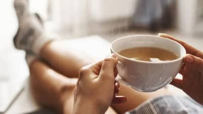 थंडीत दिवसभरात 4-5 कप चहा पिता का? पण त्याचे तोटे तर जाणून घ्या