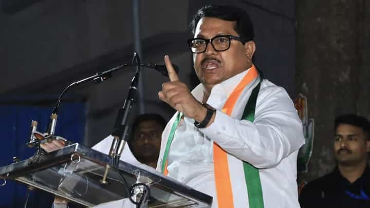 Vijay Wadettiwar Video : 'देख तूनी बायको...' गाण्यावर थिरकले महसूल विभागाचे अधिकारी; विजय वडेट्टीवारांचा संताप; म्हणाले... Vijay Wadettiwar Video : 'देख तूनी बायको...' गाण्यावर थिरकले महसूल विभागाचे अधिकारी; विजय वडेट्टीवारांचा संताप; म्हणाले...