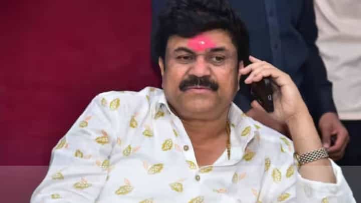 Santosh Deshmukh Case : 'SIT मध्ये असलेला अधिकारी वाल्मिक कराडच्या जवळचा...', बजरंग सोनावणेंचा आणखी एक दावा Santosh Deshmukh Case : 'SIT मध्ये असलेला अधिकारी वाल्मिक कराडच्या जवळचा...', बजरंग सोनावणेंचा आणखी एक दावा