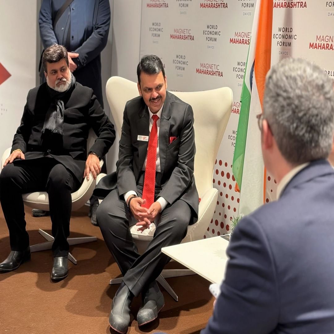 स्वित्झर्लंडमधील भारतीय नागरिकांनी मोठ्या उत्साहाने फडणवीस यांची भेट घेतली. दावोसमध्ये देवेंद्र फडणवीस अनेक जागतिक नेत्यांच्याही भेटी घेणार आहेत. या दौऱ्यात फडणवीसांसोबत उद्याोगमंत्री उदय सामंतही आहेत. 