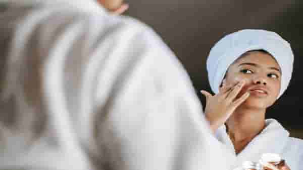Glowing Skin: चमकदार त्वचेसाठी हे 5 स्किन केअर ट्रेंड करा फॉलो