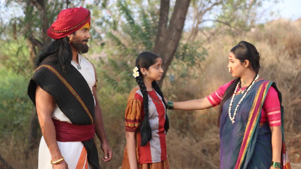 तर दुसरीकडे श्रृंगीचे पृथ्वीवर आगमन झाल्यावर साऱ्यांचा आनंद गगनात मावेनासा झाला आहे. पण, श्रुंगी महाराजांचं असं अचानक पृथ्वीवर येण्याचं नेमकं कारण काय असेल? याचा खुलासा हळूहळू होईलच. 
