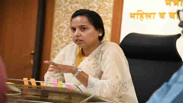 Ladki Bahin Yojna : अपात्र महिलांकडून पैसे परत घेणार? मंत्री आदिती तटकरे यांनी अखेर सांगितलंच