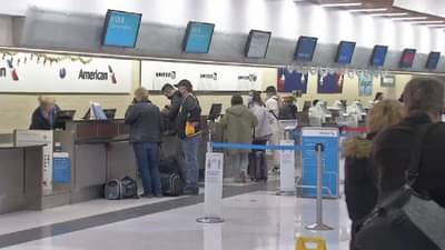 एअरपोर्टवर चेक इन स्टाफ बोलला असं काही..; महिलेनं वापरलेला सॅनटरी पॅड कर्मचाऱ्याला फेकून मारला, विमानतळावर फूल धिंगाणा