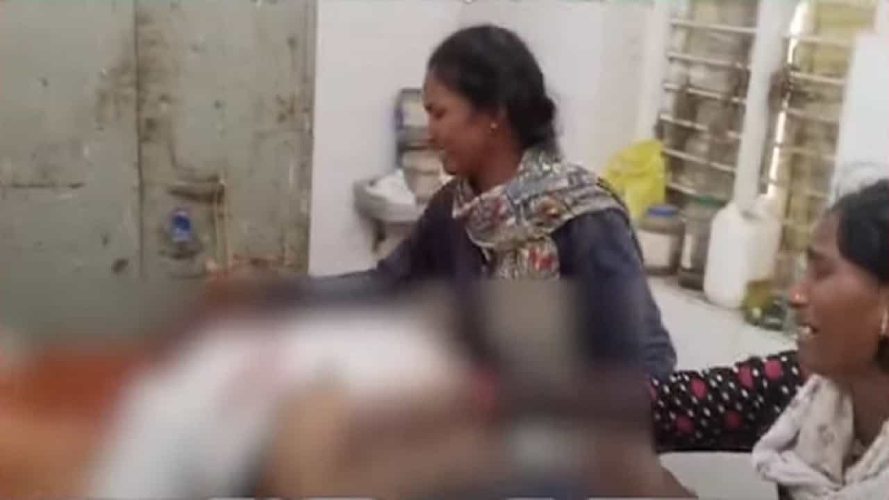 बीड पुन्हा हादरलं... लोखंडी रॉड अन् धारदार शस्त्र; आष्टीत दोन सख्या भावांची निर्घृण हत्या, कारण नेमकं काय?