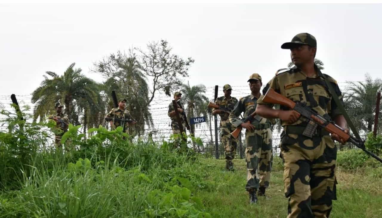 भारत आणि बांगलादेशातील शेतकऱ्यांत मोठी झडप, BSF ने अश्रुधुराच्या नळकांड्या फोडल्या