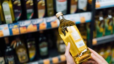 Best Cooking Oil: कोलेस्ट्रॉल वाढलंय? आहारात या तेलाचा वापर ठरेल फायदेशीर...