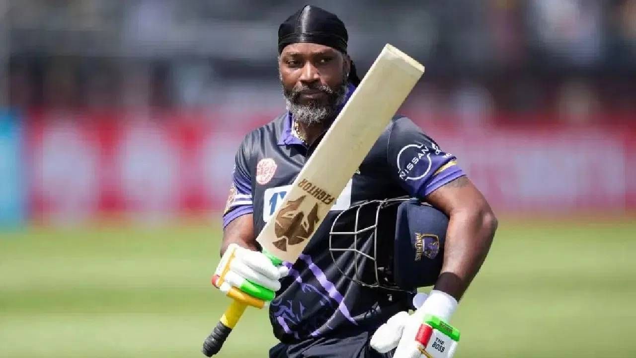 टी20 क्रिकेटमध्ये सर्वाधिक धावा करण्याचा विश्वविक्रम वेस्ट इंडिजच्या ख्रिस गेलच्या नावावर आहे. 2005 ते 2022 या कालावधीत ख्रिस गेलने वेस्ट इंडिजसह विविध संघांसाठी 455 डावांमध्ये एकूण 14562 धावा केल्या आहेत.