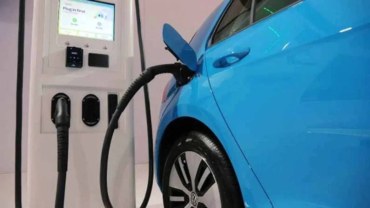 Electric Vehicles : इलेक्ट्रिक गाड्या विकत घेणाऱ्यांसाठी सब्सिडी संदर्भात महत्त्वाची बातमी