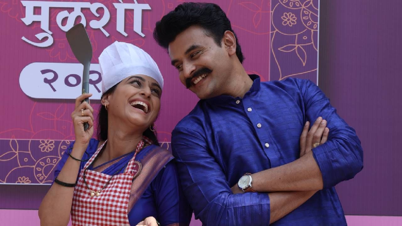 स्टार प्रवाह वाहिनीवरील 'घरोघरी मातीच्या चुली' या मालिकेला प्रेक्षकांचं भरभरून प्रेम मिळत आहे. मालिकेत लवकरच श्री आणि सौ स्पर्धा पाहायला मिळणार आहे. या स्पर्धेमध्ये मुळशीमधील अनेक उद्योजक सहभागी होणार असून जानकी - ऋषिकेश, ऐश्वर्या - सारंग आणि अवंतिका - सौमित्र देखील सहभागी होणार आहेत. 
