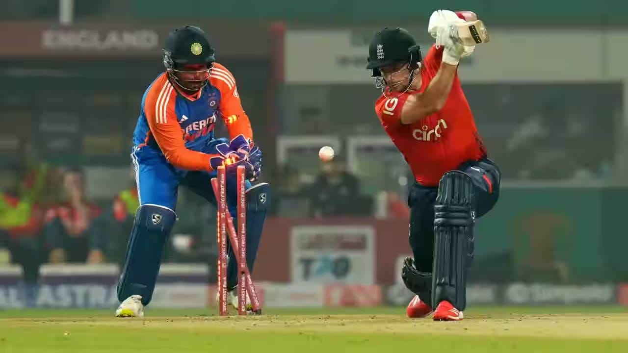 2018 साली भारतीय संघ इंग्लंड दौऱ्यावर गेला होता. या दौऱ्यात भारताने 3 सामन्यांच्या मालिकेत 2-1 असा विजय मिळवला. पहिला सामना भारताने 8 विकेटने जिंकला. दुसऱ्या सामन्यात इंग्लंडने कमबॅक केलं आणि 5 विकेट राखून जिंकला. तिसरा सामना भारताने 7 विकेट राखून जिंकला. 