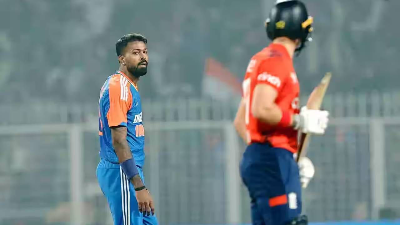 2022 साली भारतीय संघ इंग्लंड दौऱ्यावर गेला आणि तीन सामन्यांची टी20 मालिका खेळली. ही मालिका भारताने 2-1 ने जिंकली. पहिला आणि दुसरा सामना भारताने जिंकला. तर तिसऱ्या सामन्यात इंग्लंडला विजय मिळाला. (सर्व फोटो- बीसीसीआय)