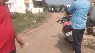 जळगावात कुत्र्यांच्या भुंकण्यावरून राडा, महिलेने चार-पाच जणांना बोलावलं आणि स्थानिकांवर दगडफेक