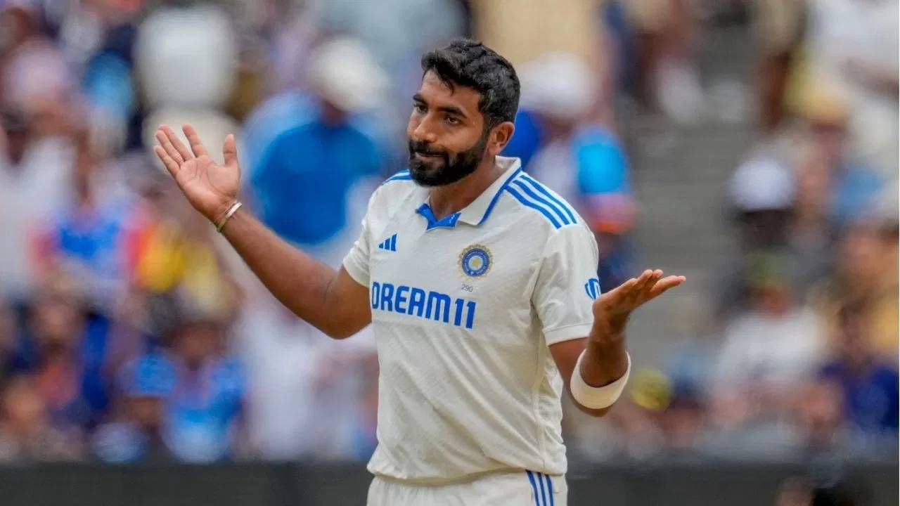 Jasprit Bumrah : बुमराहच्या आजारपणाबद्दलचा दावा खोटा ? गोलंदाजानेच केला मोठा खुलासा, ट्विट करत घेतली सर्वांची शाळा Jasprit Bumrah : बुमराहच्या आजारपणाबद्दलचा दावा खोटा ? गोलंदाजानेच केला मोठा खुलासा, ट्विट करत घेतली सर्वांची शाळा