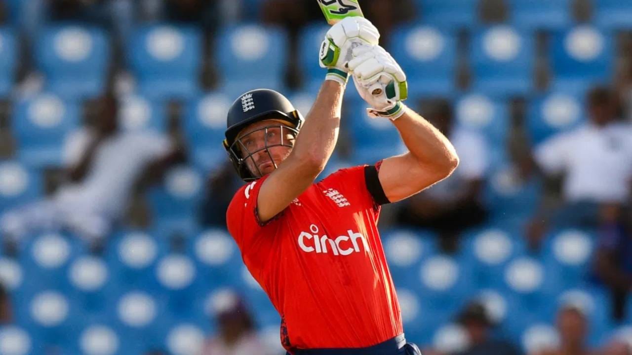 जोस बटलरने भारताविरुद्ध दुसऱ्या टी20 सामन्यात तीन षटकार मारले. यासह त्याने आंतरराष्ट्रीय क्रिकेटमध्ये 150 षटकार पूर्ण केले आहेत. अशी कामगिरी करणारा इंग्लंडचा पहिला फलंदाज ठरला आहे. टी20 क्रिकेटमध्ये सर्वाधिक षटकार मारणाऱ्या फलंदाजांचा यादीत रोहित शर्मा आघाडीवर आहे. त्याने 200 षटकार मारले आहेत.