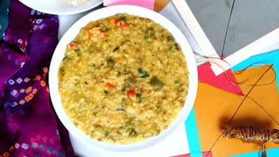 मकर संक्रांतीच्या दिवशी का खाल्ली जाते खिचडी? जाणून घ्या खिचडी खाण्याचे शरीराला होणारे फायदे