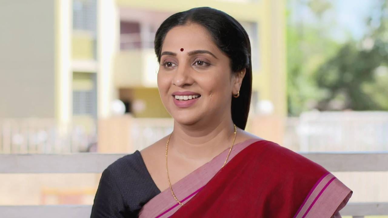 'स्टार प्रवाह' वाहिनीवरील 'आई कुठे काय करते' या मालिकेनं काही दिवसांपूर्वीच प्रेक्षकांचा निरोप घेतला. या मालिकेनं जरी निरोप घेतला असला तरी यातील प्रत्येक पात्र आजही प्रेक्षकांच्या मनात कायम आहे. 
