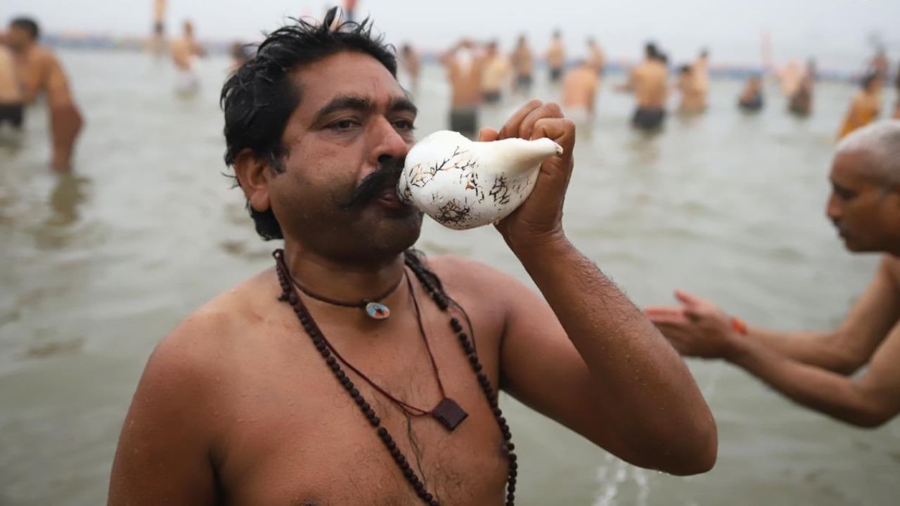 Maha Kumbh Mela 2025 : 144 वर्षानंतरचा अनोखा क्षण, देश-विदेशातील लाखो भाविकांची अक्षरश: लाट, पाहा खास फोटो