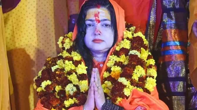 ममता कुलकर्णीने केली स्वत:ची गौतम बुद्धाशी तुलना; म्हणाली, त्यांनी महाल सोडला होता, मीही असंच केलंय