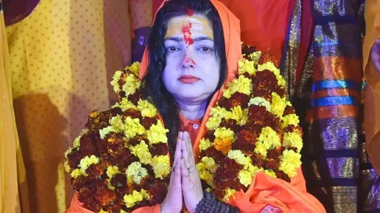 ममता कुलकर्णीने केली स्वत:ची गौतम बुद्धाशी तुलना; म्हणाली, त्यांनी महाल सोडला होता, मीही असंच केलंय ममता कुलकर्णीने केली स्वत:ची गौतम बुद्धाशी तुलना; म्हणाली, त्यांनी महाल सोडला होता, मीही असंच केलंय