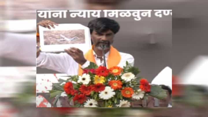 गृहमंत्री आहेत का झोपलेत ? भरसभेत फोटो दाखवत मनोज जरांगे संतापले, धनंजय मुंडेंवर हल्लाबोल गृहमंत्री आहेत का झोपलेत ? भरसभेत फोटो दाखवत मनोज जरांगे संतापले, धनंजय मुंडेंवर हल्लाबोल