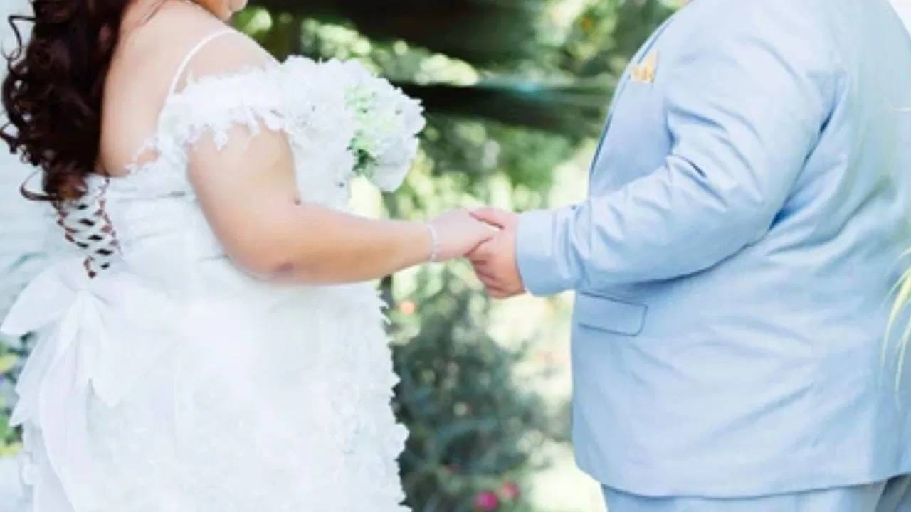 पण, काळानुसार आता ही परंपराही बदलत चालली आहे. काही भागात ही परंपरा अजूनही सुरू आहे. आरोग्याच्या कारणास्तव अनेक ठिकाणी आता मुलींना नको तेवढा खुराक देणं बंद केलं जात आहे.