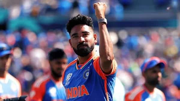चॅम्पियन्स ट्रॉफी स्पर्धेसाठी अवघ्या काही दिवसांचा अवधी शिल्लक आहे. दुसरीकडे, टीम इंडियाची बांधणी व्यवस्थित झाली आहे की नाही याबाबत चर्चांना उधाण आलं आहे. कारण या संघातून मोहम्मद सिराजला वगळण्यात आलं आहे. दुसरीकडे मोहम्मद शमी आणि जसप्रीत बुमराह फिट आहेत की नाही याबाबत संशय व्यक्त केला जात आहे.