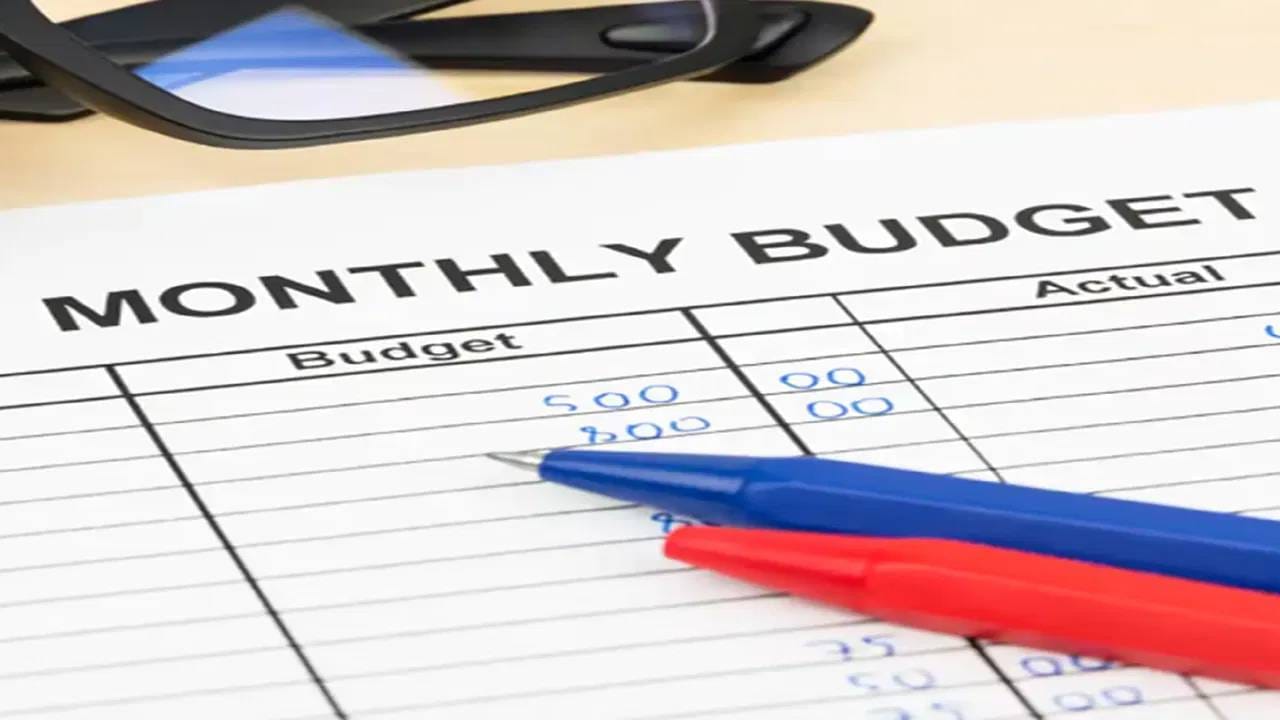 वर्षाच्या पहिल्या महिन्यात बनवा घरगुती बजेट, फायदे तर जाणून घ्या वर्षाच्या पहिल्या महिन्यात बनवा घरगुती बजेट, फायदे तर जाणून घ्या