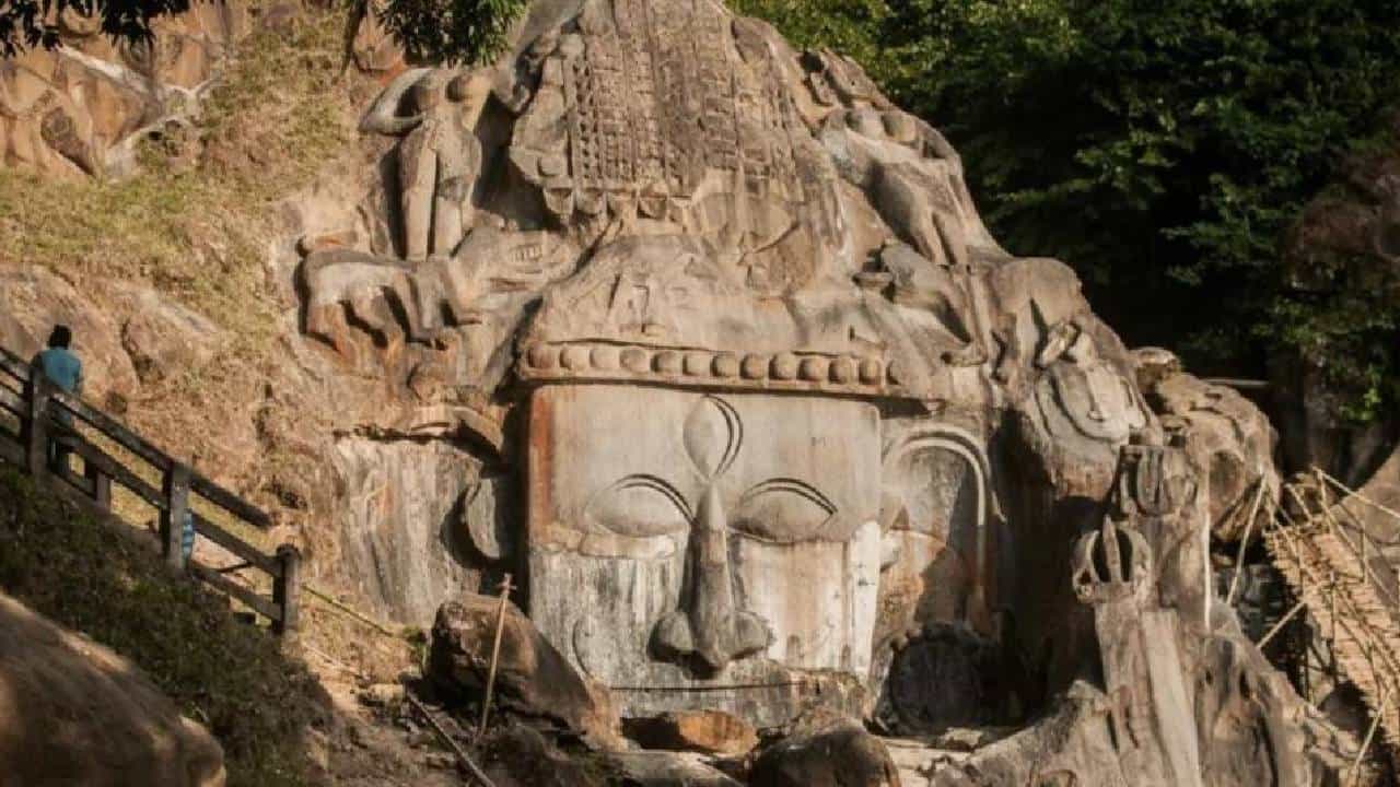 देशातील या मंदिरात 99 लाख 99 हजार 999 मूर्त्या, एक कोटीसाठी फक्त एकच मूर्ती कमी का?; काय कारण?