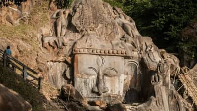 देशातील या मंदिरात 99 लाख 99 हजार 999 मूर्त्या, एक कोटीसाठी फक्त एकच मूर्ती कमी का?; काय कारण?