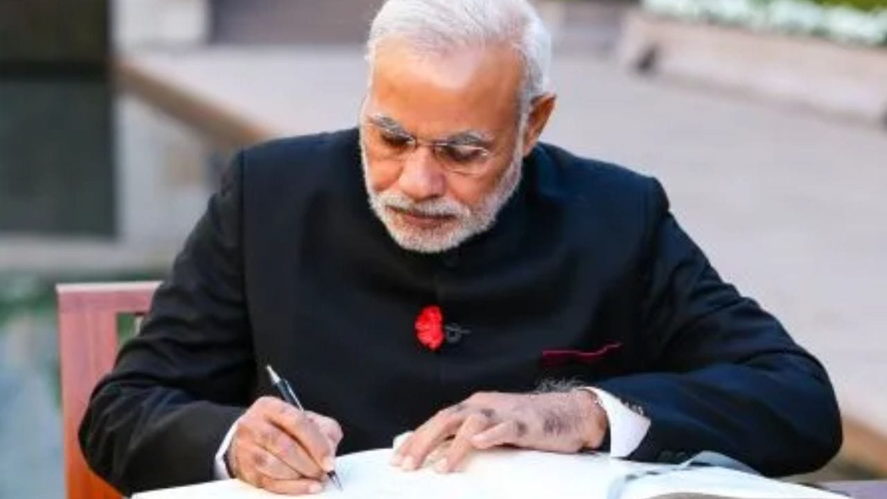 8th Pay Commission: मोदींचा पुन्हा धक्का, जो विषय कॅबिनेटमध्ये नव्हता, त्यालाच दिली मंजुरी 8th Pay Commission: मोदींचा पुन्हा धक्का, जो विषय कॅबिनेटमध्ये नव्हता, त्यालाच दिली मंजुरी