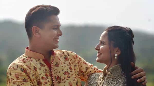 झी मराठी वाहिनीवरील 'नवरी मिळे हिटलरला' या मालिकेत रेवतीच्या लग्नाची लगबग सुरू आहे. लीलाला जाणवतंय की एजे तिच्या प्रेमात आहे.