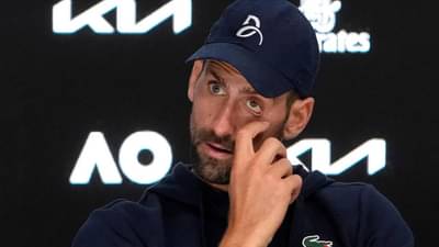 Australian Open : नोवाक जोकोविच उपांत्य फेरीत पहिला सेट गमावताच आऊट, कारण..