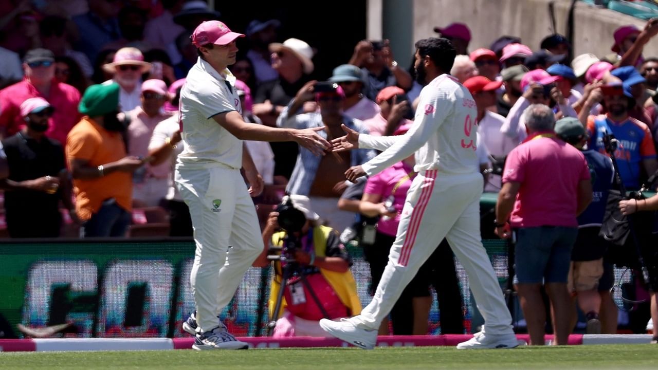 IND vs AUS : पॅट कमिन्सपेक्षा जसप्रीत बुमराहच सरस, आयसीसीकडून शिक्कामोर्तब, यॉर्कर किंगचा बहुमान IND vs AUS : पॅट कमिन्सपेक्षा जसप्रीत बुमराहच सरस, आयसीसीकडून शिक्कामोर्तब, यॉर्कर किंगचा बहुमान