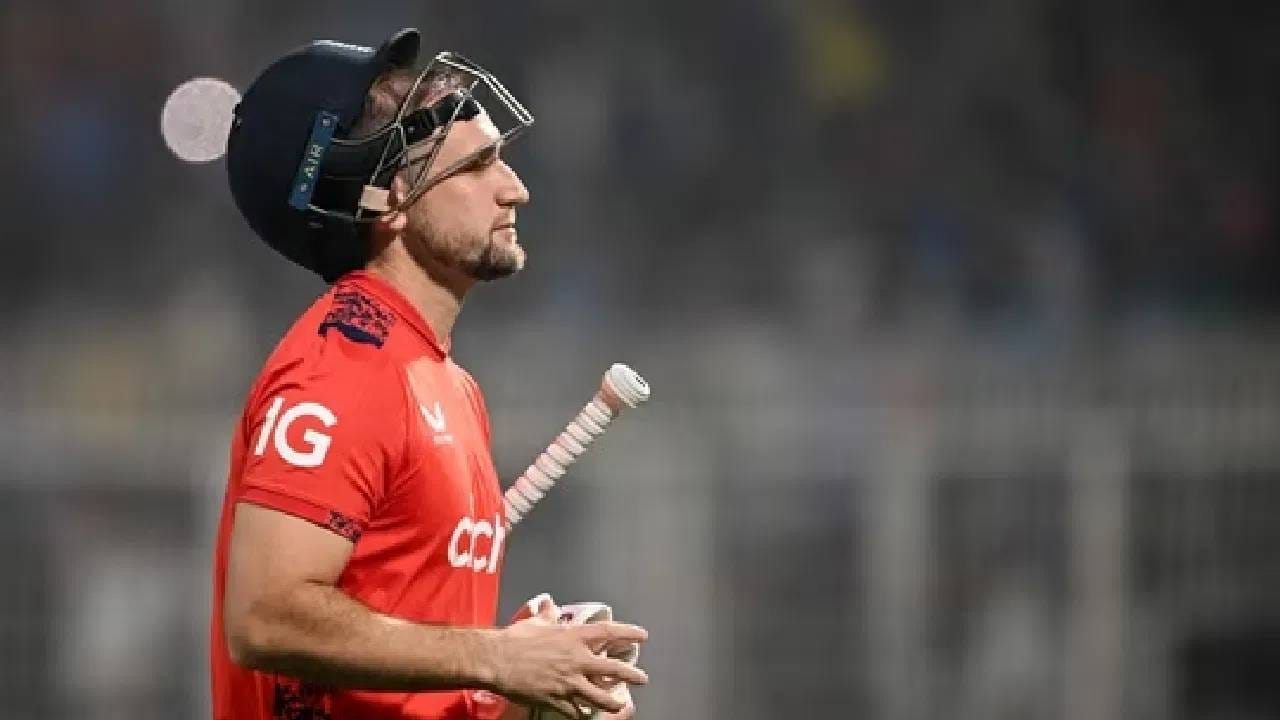 लियाम लिव्हिंगस्टोनने ईडन गार्डनवर 2 चेंडूंचा सामना केला.लिव्हिंगस्टोनला शून्यावर पॅव्हेलियनमध्ये पाठवण्यात वरुण चक्रवर्ती यशस्वी ठरला. दुसऱ्या सामन्यात 14 चेंडूंचा सामना करताना लिव्हिंगस्टोनने 13 धावा केल्या आणि अक्षर पटेलच्या गोलंदाजीवर विकेट टाकली. 