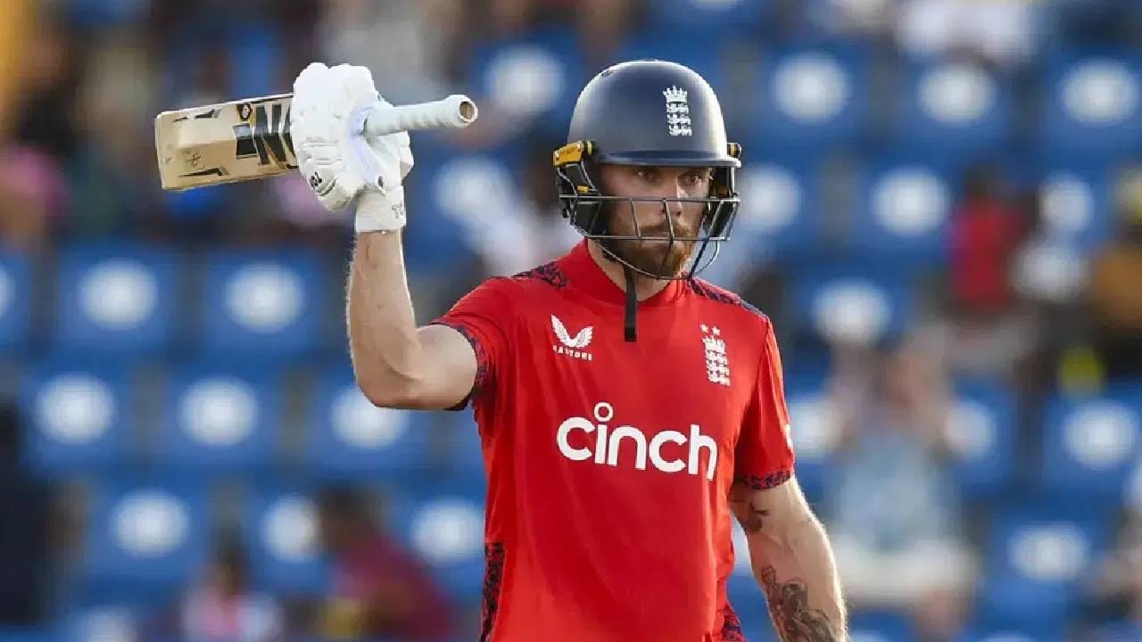 कोलकाता येथील ईडन गार्डन्स येथे भारताविरुद्धच्या पहिल्या सामन्यात सलामीवीर फिल सॉल्ट याला अर्शदीप सिंगने  शून्यावर बाद केले. दुसऱ्या सामन्यातही ओपनिंगला आलेल्या सॉल्टने अर्शदीप सिंगला पहिल्या चेंडूवर चौकार मारला पण त्यानंतर विकेट गमावली. 