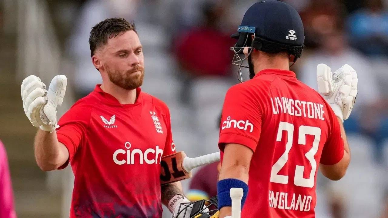 फिल सॉल्ट आणि लियाम लिव्हिंगस्टोन भारतीय खेळपट्टीवर क्रीज मिळवण्यासाठी धडपडत आहेत. या खराब कामगिरीमुळे आता आरसीबी संघाच्या ताकदीवर प्रश्नचिन्ह निर्माण झाले आहे.फिल सॉल्ट आणि लियाम लिव्हिंगस्टोन पुढील तीन सामन्यांमध्येही खेळण्याची शक्यता आहे. त्यामुळे या सामन्यात कशी कामगिरी करतात याकडे लक्ष लागून आहे. 