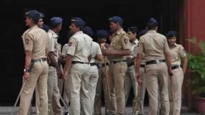 स्वप्नात पत्नी माझ्या छाताडावर बसते आणि...., ड्यूटीवर लेट पोहचण्याचे पोलिस शिपायाने दिले अजब कारण