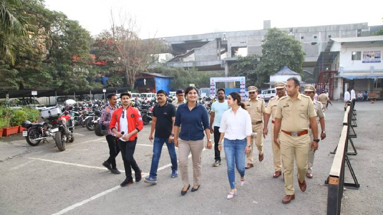 आपल्यामुळे इतरांना त्रास होणार नाही, अशा पद्धतीने गाडी चालवली तर सगळेच सुरक्षित राहण्यास मदत होईल, असंही तिने या पोस्टमध्ये म्हटलंय. 
