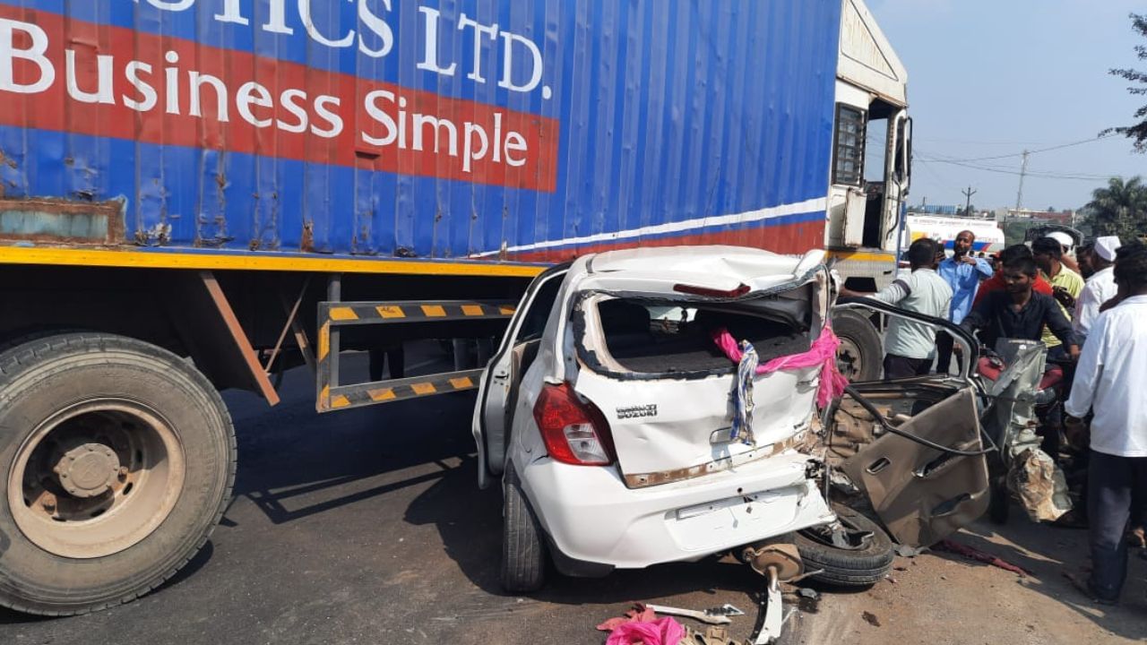 Pune Accident: पुण्यात सुसाट कंटेनरचा थरार, 10 ते 15 जणांना उडवले, एकाचा पायच कापला Pune Accident: पुण्यात सुसाट कंटेनरचा थरार, 10 ते 15 जणांना उडवले, एकाचा पायच कापला