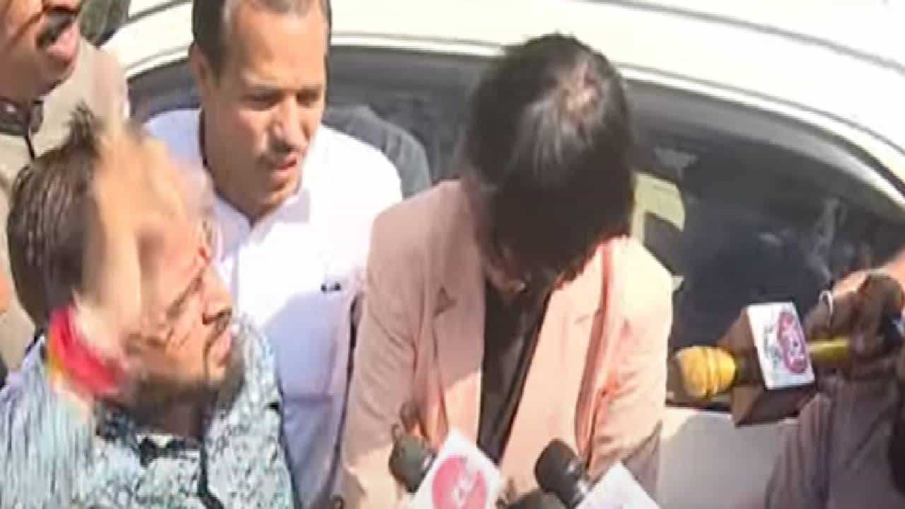 Pune GBS : पुण्यात GBS ची दहशत, केंद्रीय पथकाला गावकऱ्यांनी का घेराव घातला?