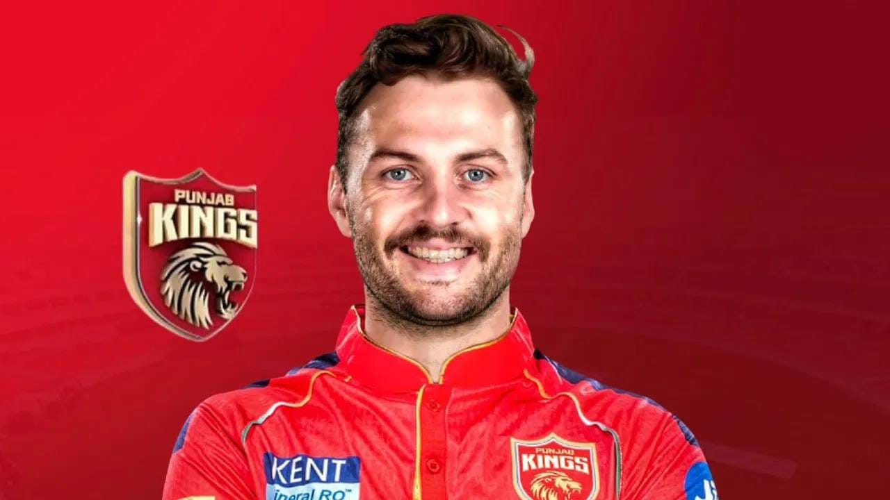 जोश इंग्लिस पायाच्या दुखापतीमुळे श्रीलंकेविरुद्ध होणाऱ्या कसोटी मालिकेतून आऊट झाला आहे. त्याची दुखापत पाहता आयपीएल स्पर्धेसाठी फिट होईल की नाही याबाबत साशंकता आहे. त्यामुळे त्याच्या ऐवजी संघात कोणाला घेता येईल यासाठी प्रयत्न आतापासूनच सुरु झाल्याचं बोललं जात आहे. 