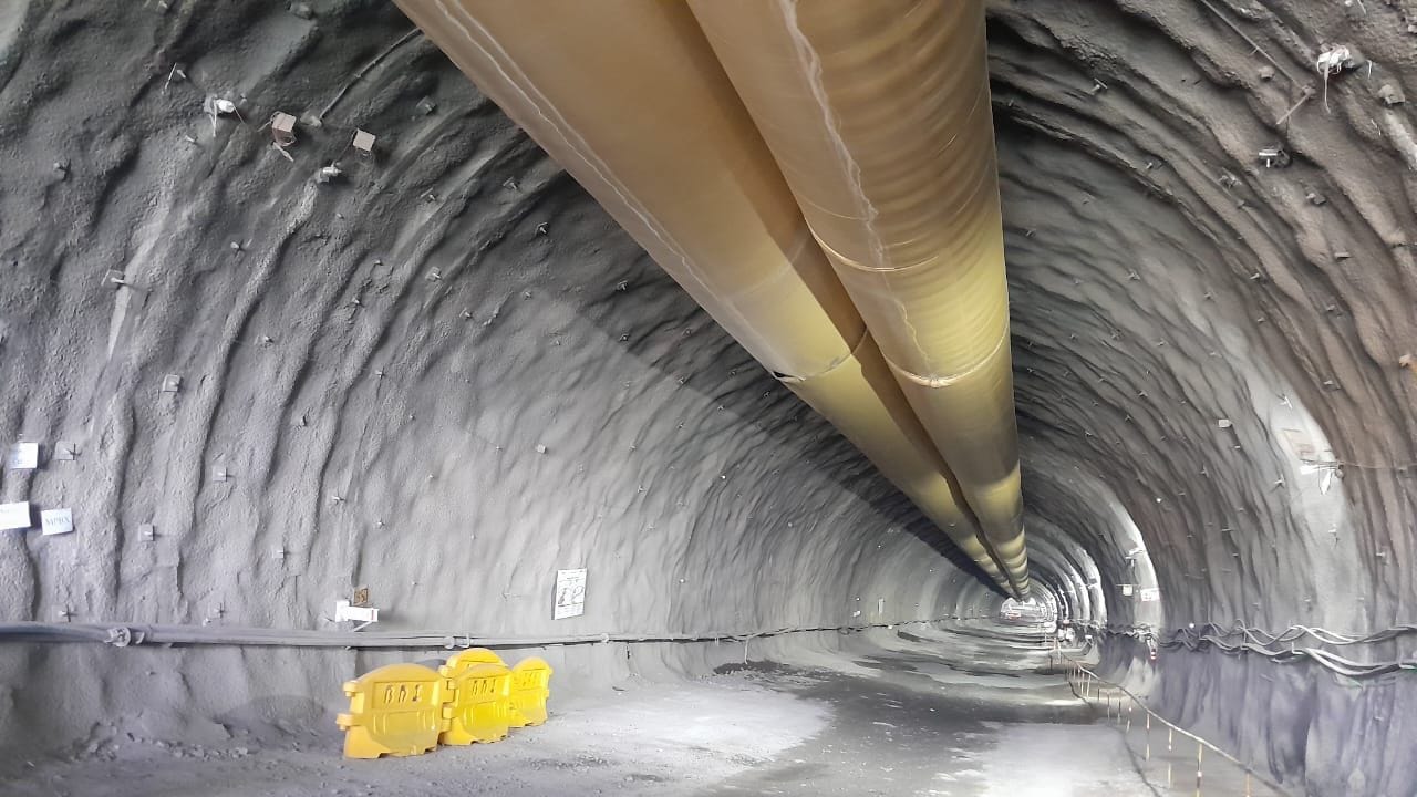 गुजरातमध्ये बुलेट ट्रेनचा ट्रायल 2026 मध्ये सूरत-बिलिमोरा दरम्यान होण्याची शक्यता आहे. या बुलेट ट्रेन प्रकल्पामुळे अर्थव्यवस्थेला चालना मिळेल. मुंबई, ठाणे, सुरत, अहमदाबाद यासारख्या शहरांमध्ये अर्थव्यवस्था गती घेईल. 