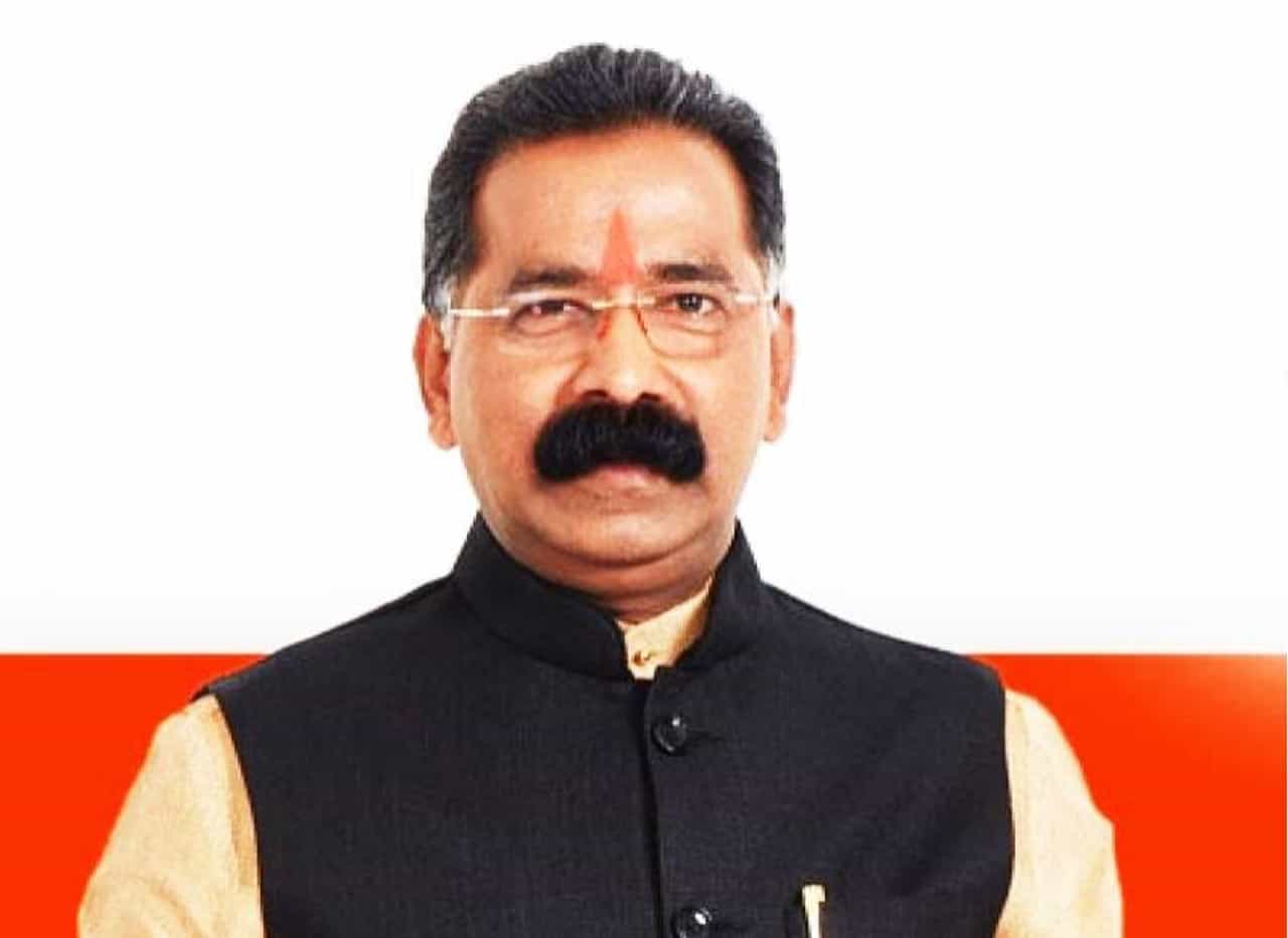 भाजप ठाकरे गटाला मोठा धक्का देणार? राजन साळवी 'या' तारखेला भाजपचं कमळ घेणार हाती? भाजप ठाकरे गटाला मोठा धक्का देणार? राजन साळवी 'या' तारखेला भाजपचं कमळ घेणार हाती?